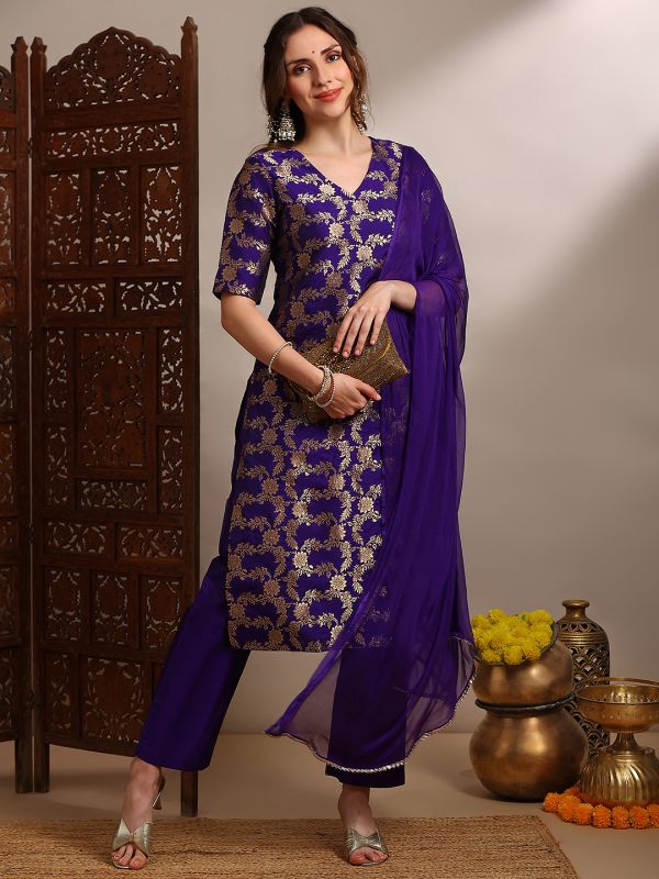 Purple Floral Woven Design Festive Set with V-Neck Straight Kurta, Pants & Taping Dupatta – Elegant Short-Sleeve Ethnic Ensemble