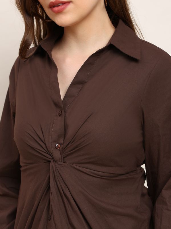 Chic Brown Midi Shirt Dress with Collared Neck, Bishop Sleeves & Front Twist Knot – Elegant Curved Hem Workwear Style