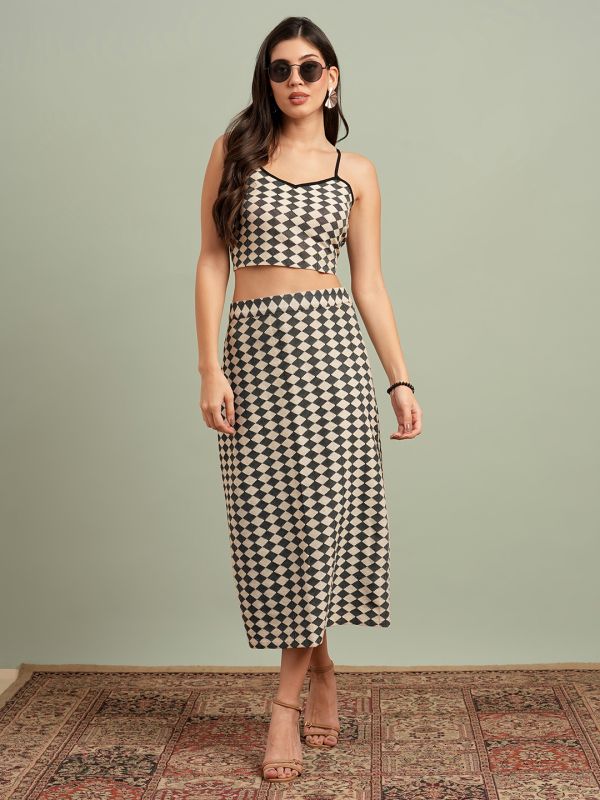 Black Abstract Print Resort Co-Ord Set with V-Neck Strap Crop Top & Flared Skirt – Perfect for Vacation & Brunch Looks