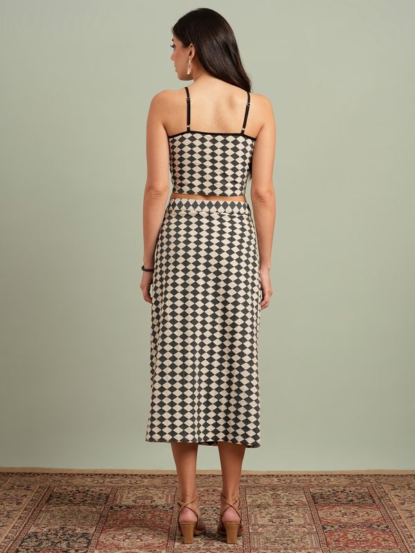 Black Abstract Print Resort Co-Ord Set with V-Neck Strap Crop Top & Flared Skirt – Perfect for Vacation & Brunch Looks