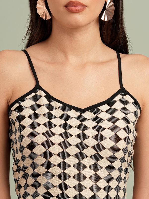 Black Abstract Print Resort Co-Ord Set with V-Neck Strap Crop Top & Flared Skirt – Perfect for Vacation & Brunch Looks