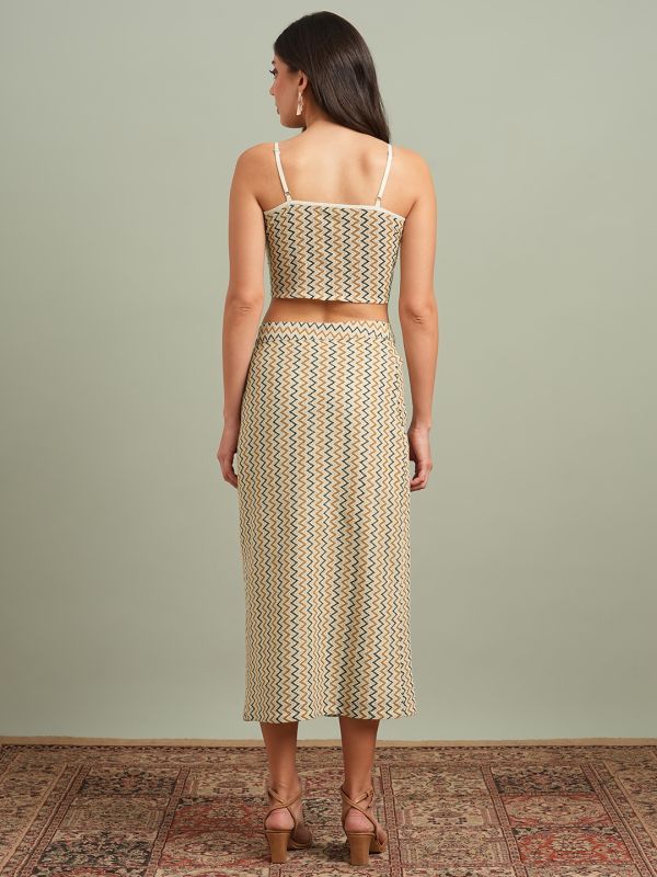 Off-White Abstract Print Resort Co-Ord Set with V-Neck Strap Crop Top & Matching Skirt – Perfect for Vacation & Brunch Wear