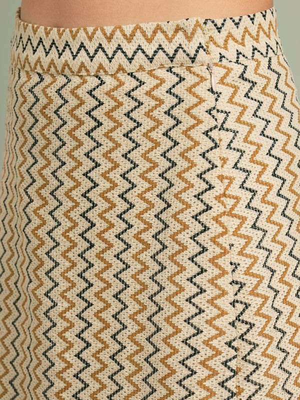 Off-White Abstract Print Resort Co-Ord Set with V-Neck Strap Crop Top & Matching Skirt – Perfect for Vacation & Brunch Wear